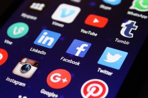 3 morning foods that may increase social media anxiety, experts say