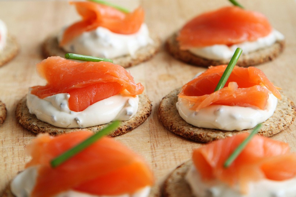 4 foods that help strengthen dry aging skin from the inside out