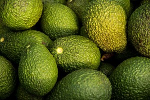 How dietitians recommend portioning healthy fats for weight control