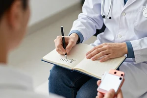 Endocrinologist Insights: Key Questions to Ask About Your Thyroid Treatment