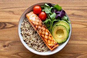 What to Eat for Lunch to Support a Calmer, More Focused Mind