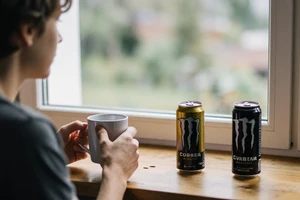 3 drinks to avoid when you're feeling depressed, according to dietitians