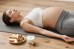What to eat for prenatal yoga: 3 nutrient-packed snacks for energy and balance