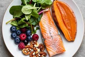 5 foods that can help fade post-acne marks, according to dietitians
