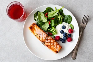 A Dietitian's List: 4 Post-Workout Foods to Reduce Shoulder Stiffness