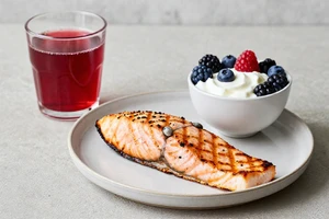 3 Foods to Eat for Post-Workout Recovery and Lower Stress, According to Dietitians