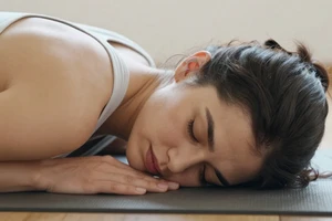 2 subtle signs your body is holding stress despite regular yoga