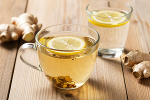 What to drink (and avoid) for managing menstrual cramps and bloating