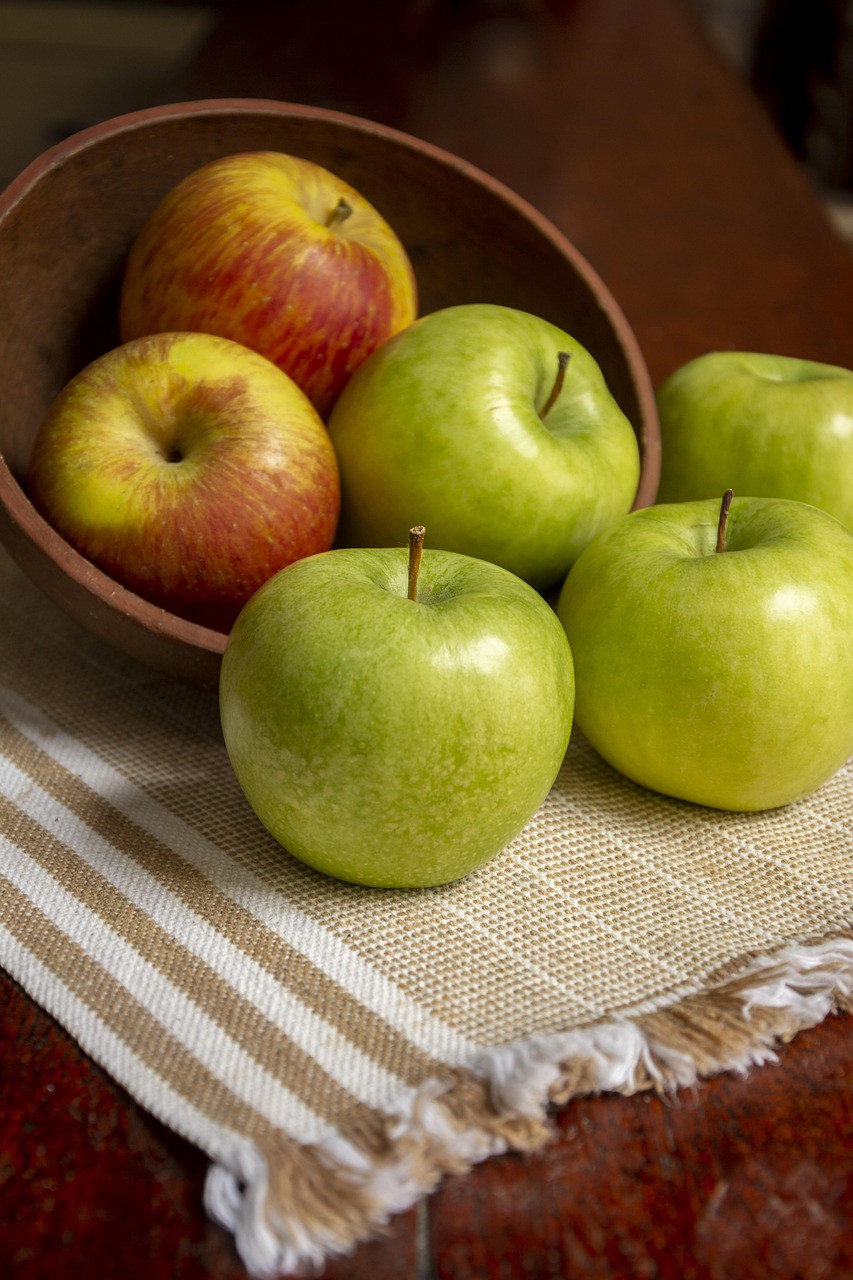 6 foods to eat instead of sugary snacks to stay full and curb cravings