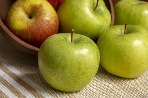 6 foods to eat instead of sugary snacks to stay full and curb cravings