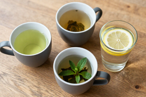 3 Drinks That May Help Balance Scalp Oil Naturally