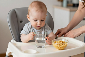 What to drink and what to avoid when your baby starts solids: a practical guide