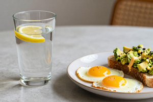 What Dietitians Say About Water Temperature and Nutrient Absorption at Breakfast