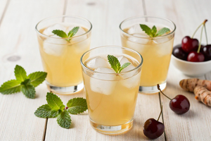 3 anti-inflammatory drinks to help cool menopause hot flashes