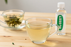 3 drinks dietitians recommend for dry scalp and frizz on fine hair