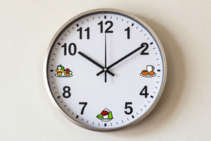 3 Common Meal Timing Mistakes That Slow Weight Loss, According to Dietitians
