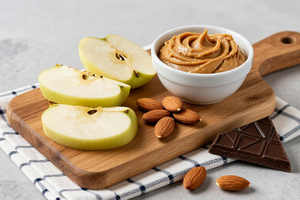 The best snacks for stable blood sugar, according to dietitians
