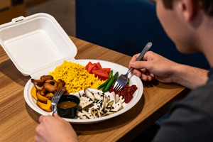 2 common portion control mistakes people make when eating out