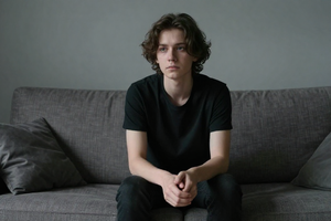3 Warning Signs Your Emotional Numbness Is More Than Just Burnout