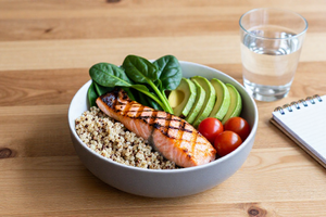 The Lunch That Can Help Stabilize Blood Sugar and Reduce Workplace Stress