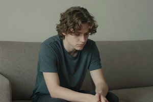 6 Warning Signs of Emotional Numbness You Shouldn't Ignore