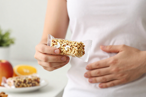 2 warning signs your morning snack is sabotaging gut health