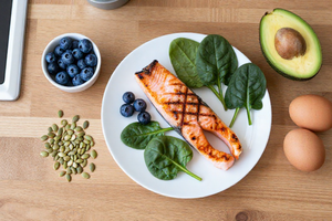 6 foods to eat to help clear menopause brain fog