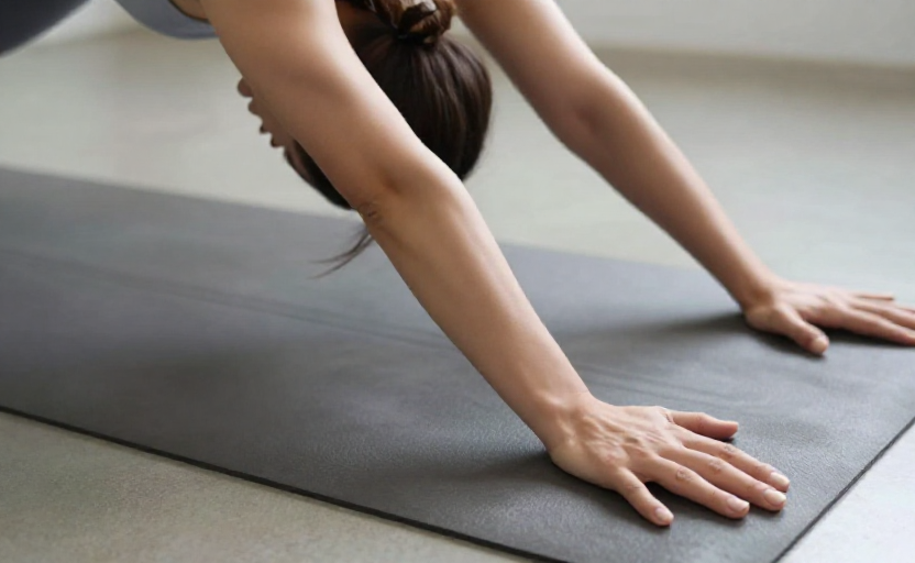2 signs your yoga mat is causing joint pain or instability