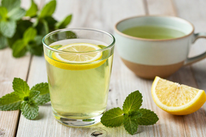 What to drink for better hormonal balance with PCOS, according to dietitians