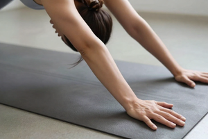 2 signs your yoga mat is causing joint pain or instability