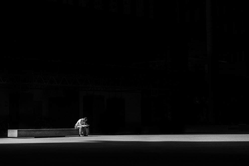 Expert-backed ways to spot loneliness warning signs before they become depression