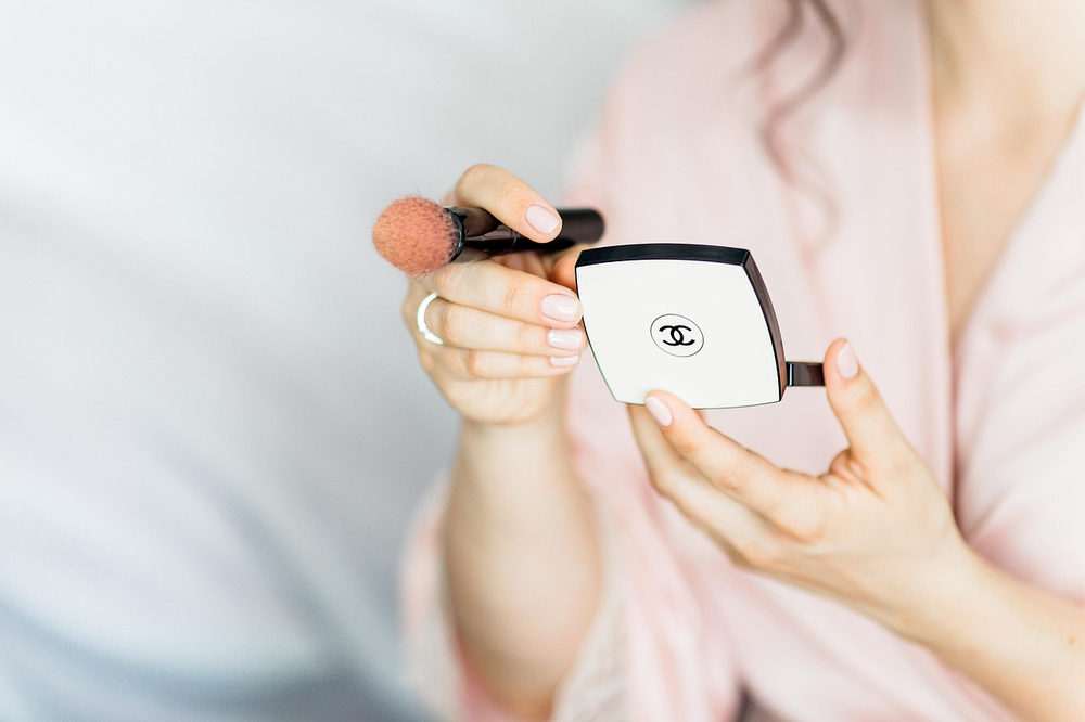 The 2 biggest makeup mistakes that can trigger breakouts (and how to fix them)
