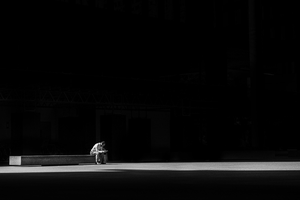 Expert-backed ways to spot loneliness warning signs before they become depression