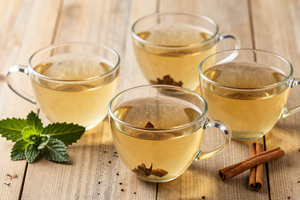 3 drinks that can help lower androgen levels in PCOS, say dietitians