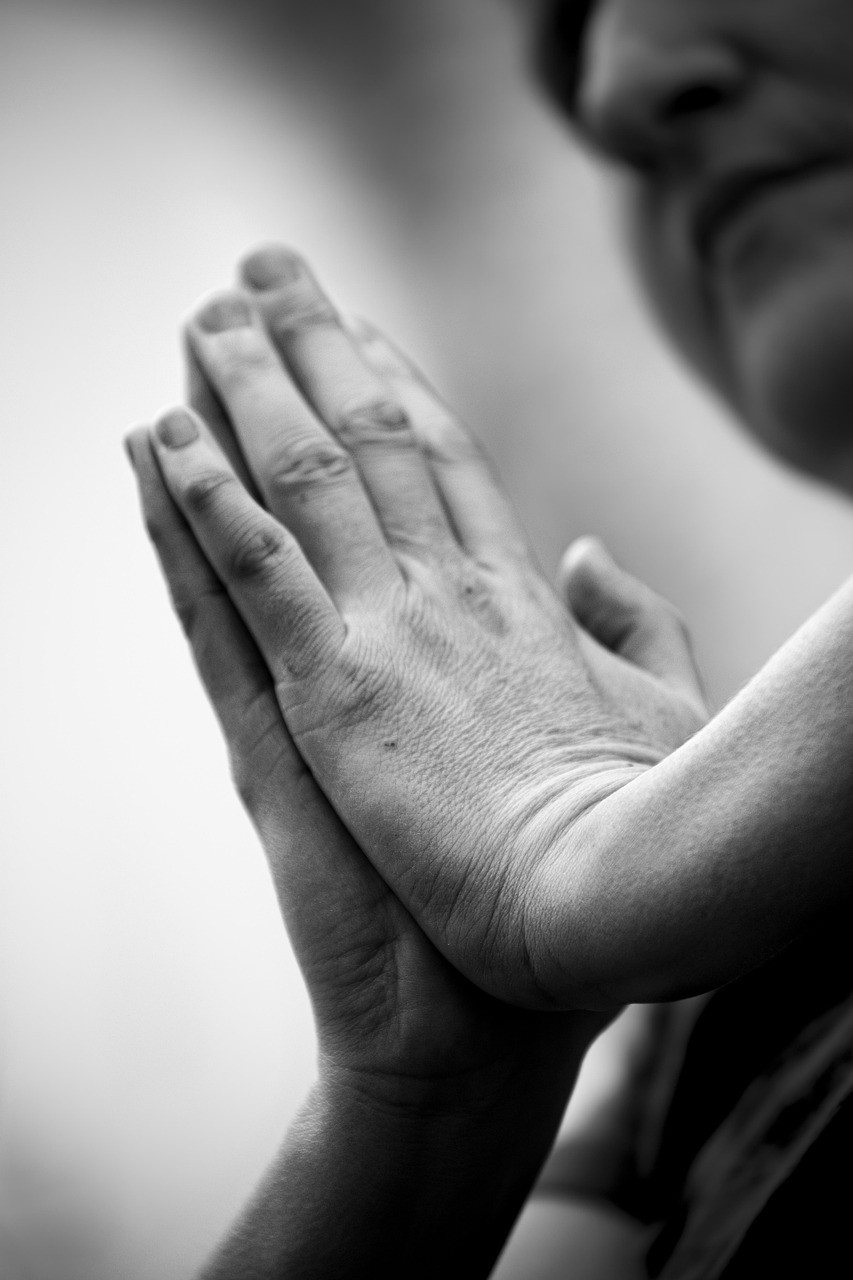 A practical explainer: how to check your own posture alignment before yoga