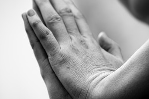 A practical explainer: how to check your own posture alignment before yoga