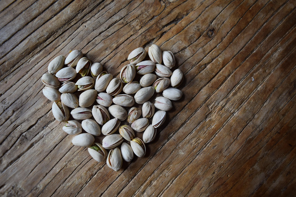 What to eat with friends for a healthier heart, according to dietitians