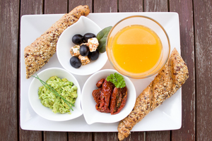 Why Taking a Multivitamin Doesn’t Replace a Balanced Diet: A Dietitian Explains