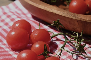 3 dietitian-approved foods to pair with sunscreen for better protection