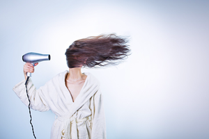 4 warning signs your hair porosity needs a product routine change