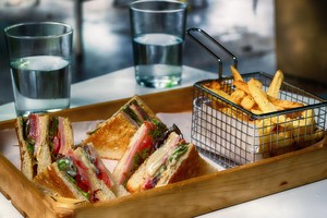 The lunch habit that accidentally worsens social anxiety triggers