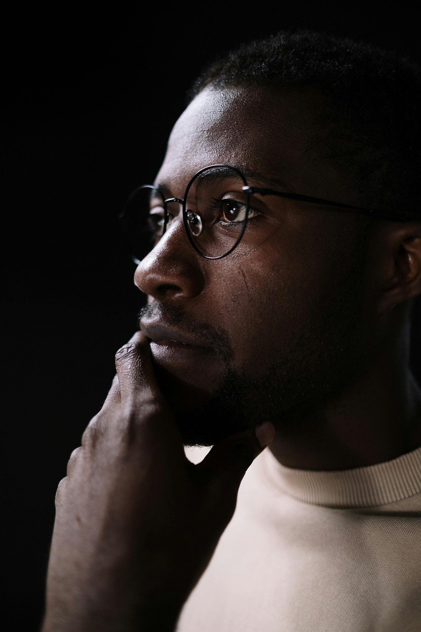 3 eating habits that accelerate sagging skin around your jawline