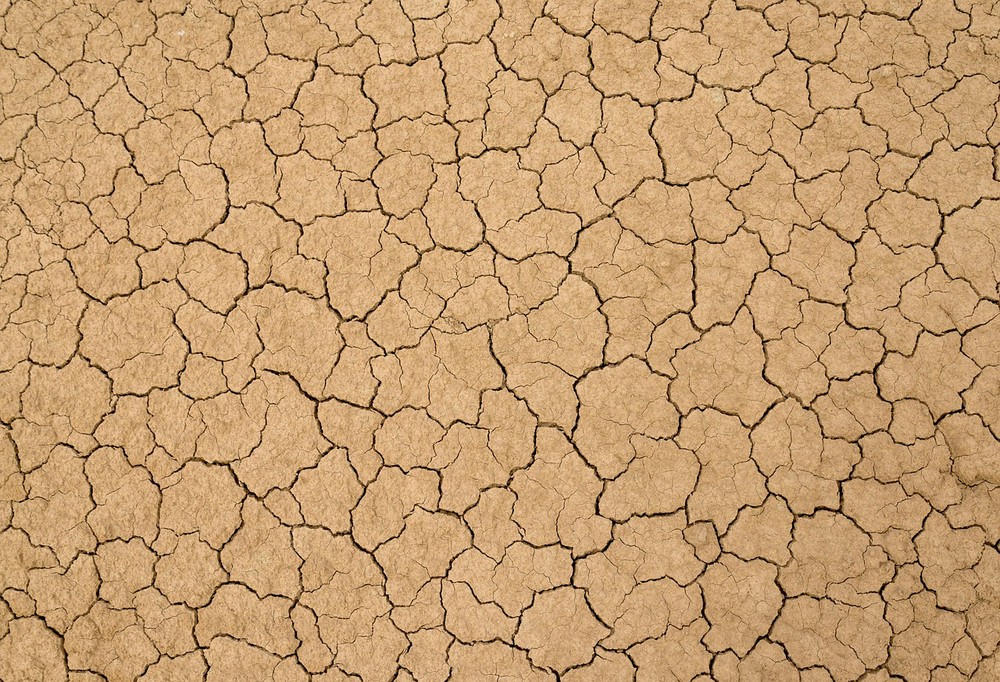 5 warning signs your fine lines are caused by dehydration, not just aging